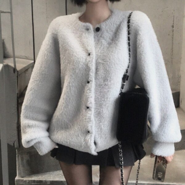 77BE2FFB-CBFD-4F5D-AC65-9E62F3192D9A 水貂圓領開襟外套